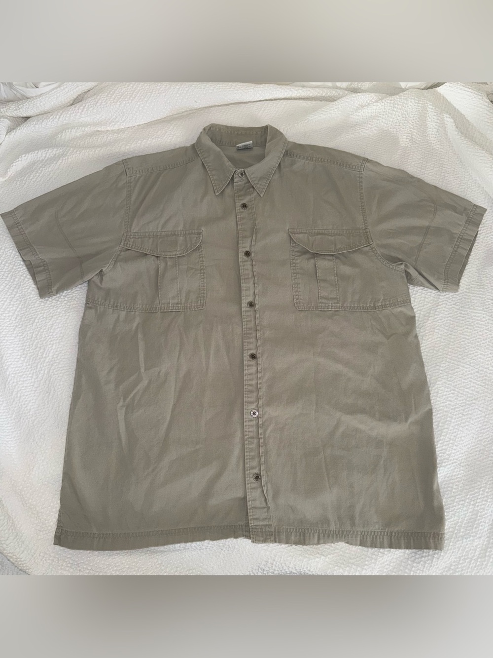 Casual Short-Sleeve Button-Down Shirt in Olive for Men